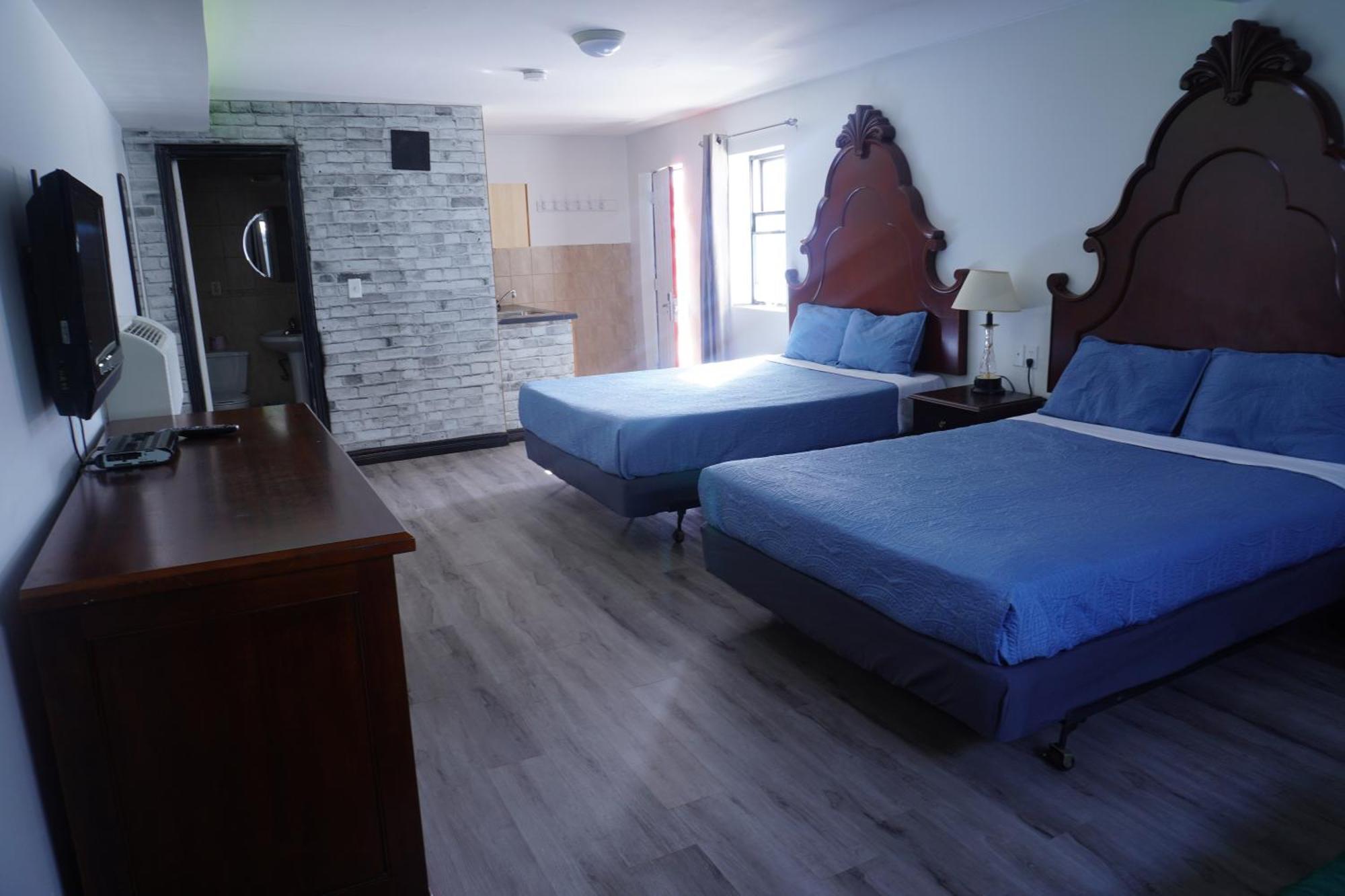 Crestwood Motel *